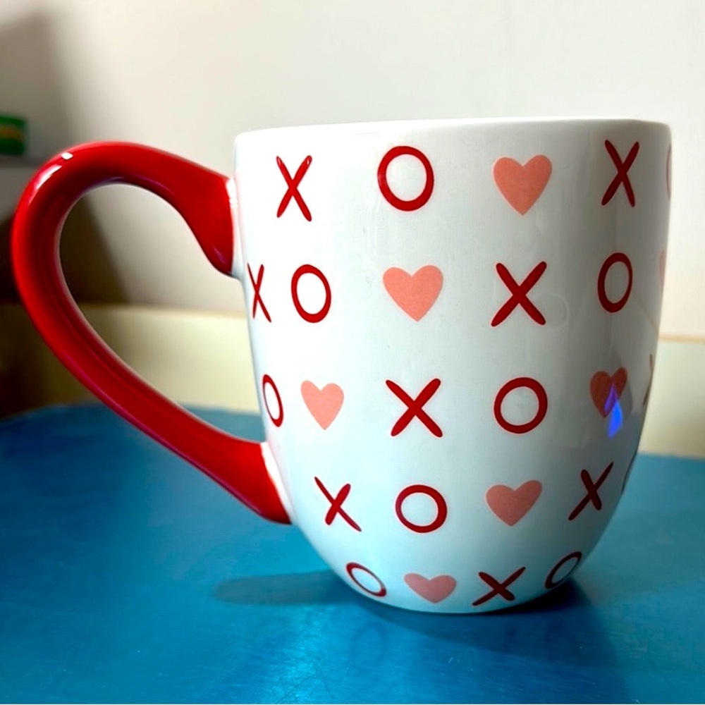 NWT Coton Colors Laura Johnson Love Hugs & Kisses Red/White Mug/Cup Red Handle